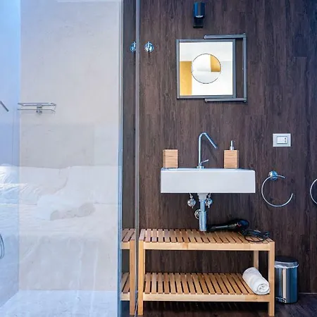 Sinestesia Nocleg ze śniadaniem 4*